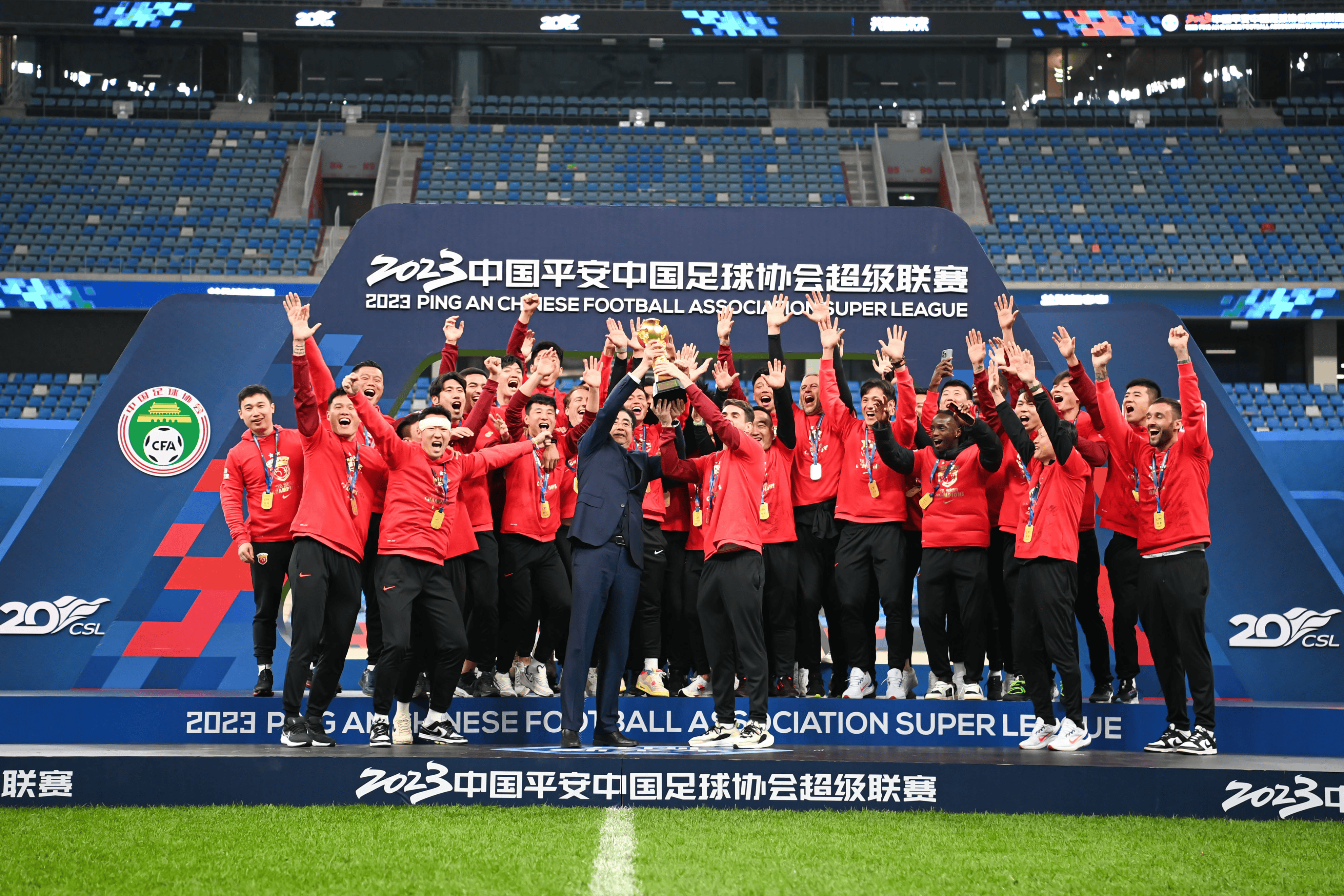包含澳大利亚球队中央海岸海鹰面对上海SIPG，信心十足的词条