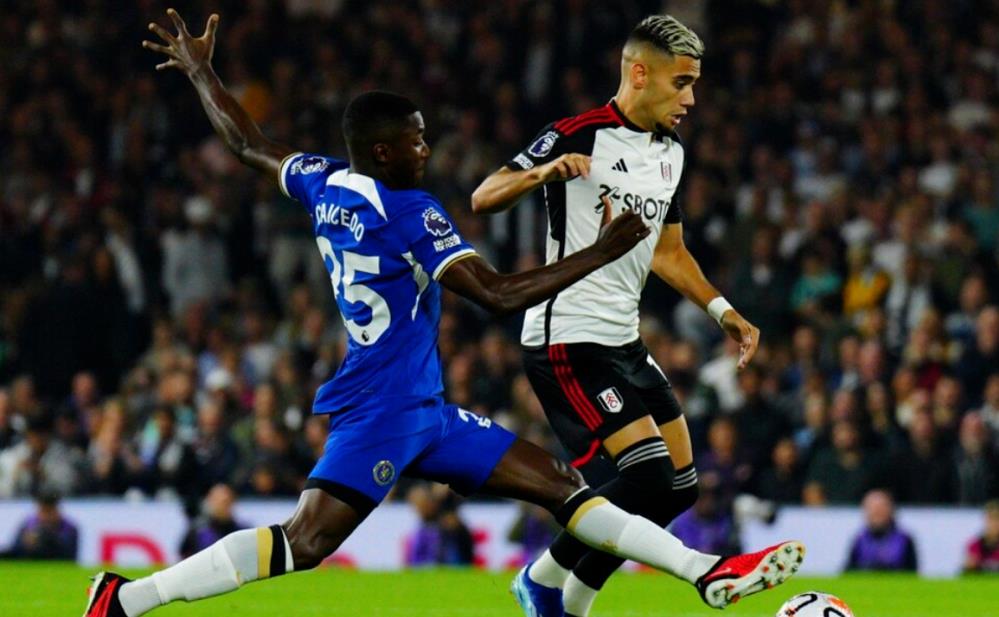 克什米尔多夫二次进球，锁定胜局