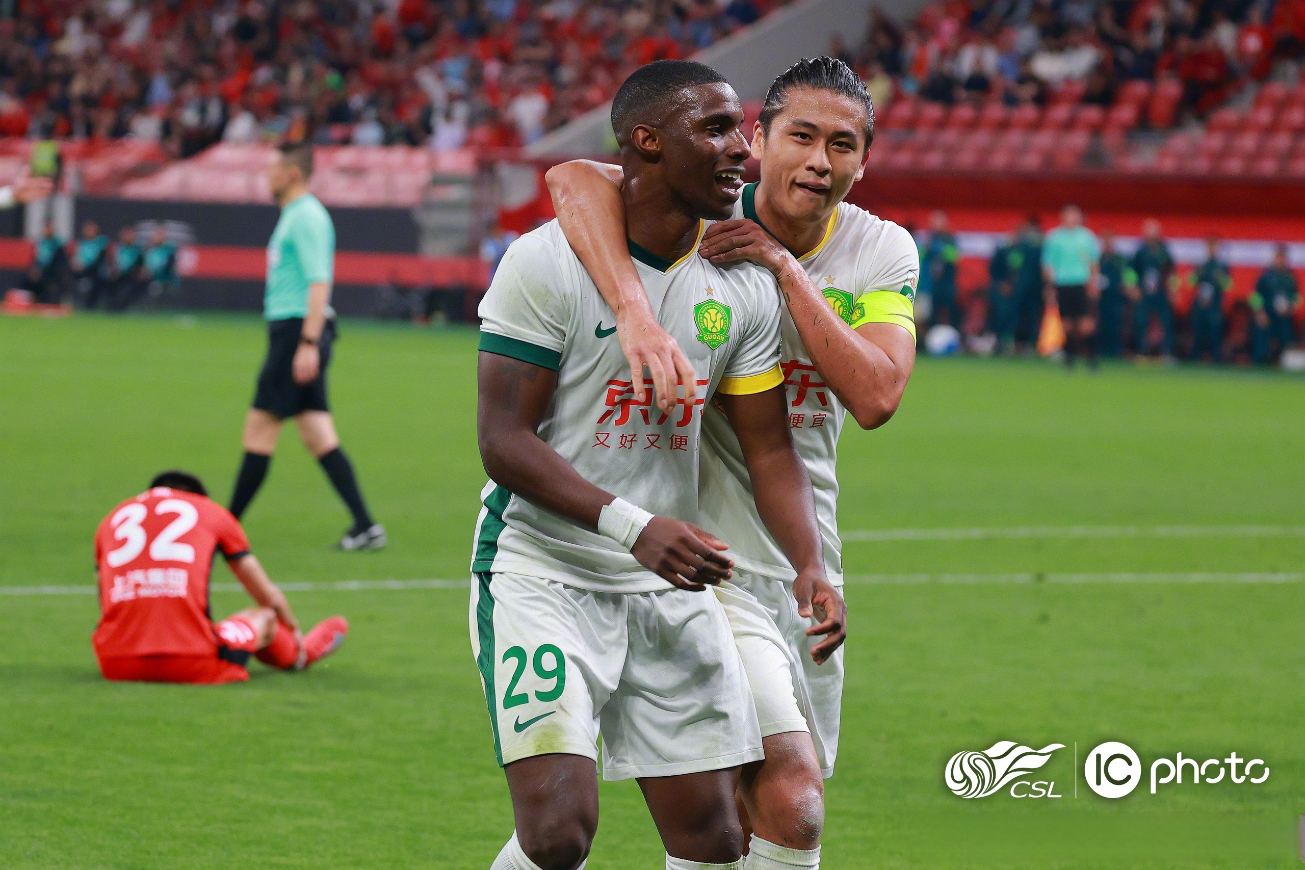 北京国安客场不敌上海上港,遭受失败 北京国安客场不敌上海上港,遭受失败