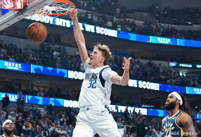 爵士客场大胜独行侠，取得三连胜的简单介绍