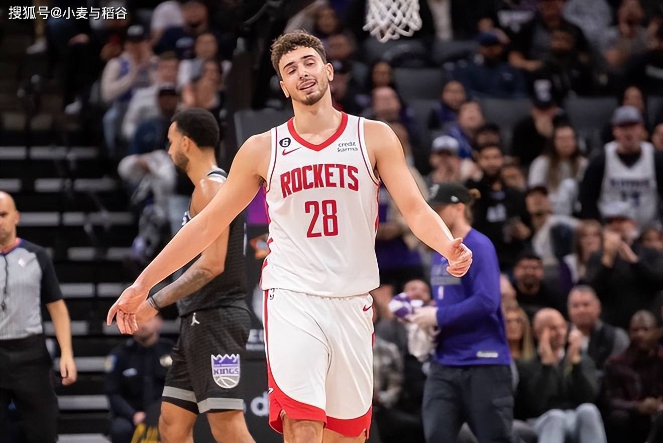 包含灯泡人中锋坚守内线，取得胜利的词条