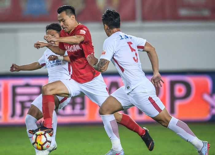 开云体育地址-关于上港未能抵挡恒大攻势，秋季压力加大的信息